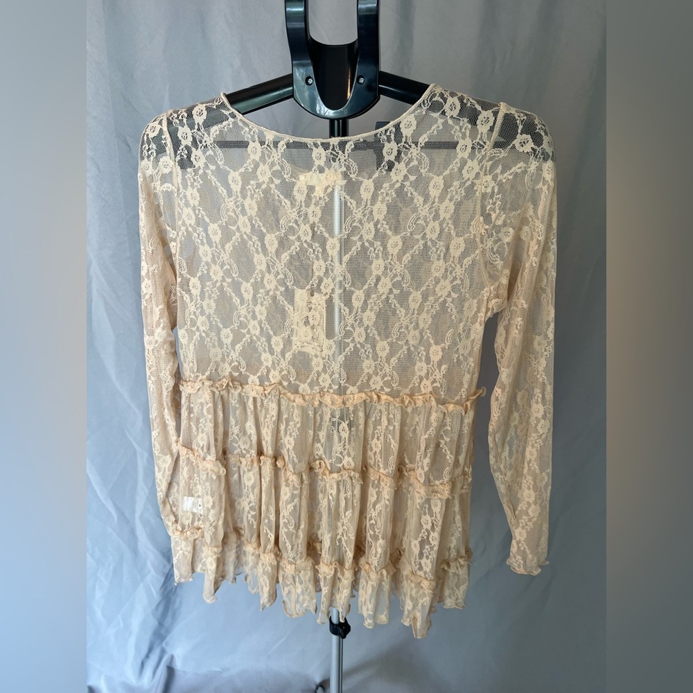 Easel Cream Lace Ruffle Blouse - Picture 6 of 8